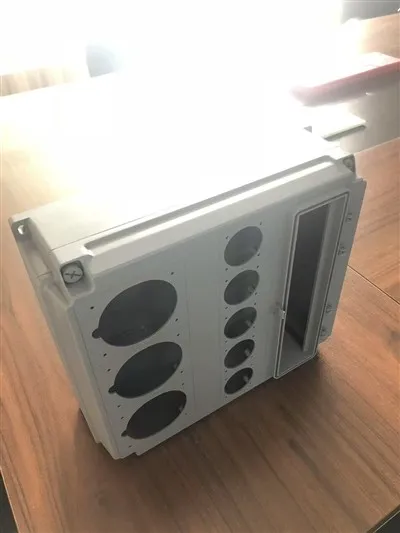 CNC megmunkálás testreszabott műanyag dobozzal